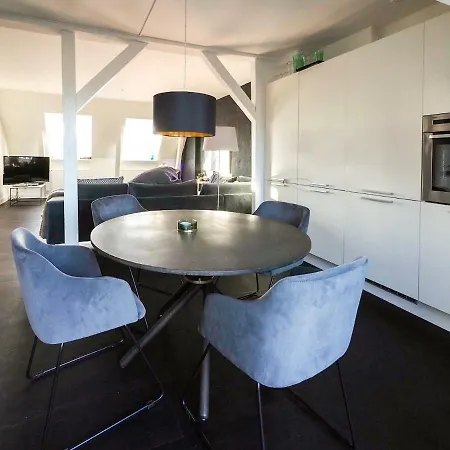 Luxurious & Cozy Scandinavian-penthouse In Central